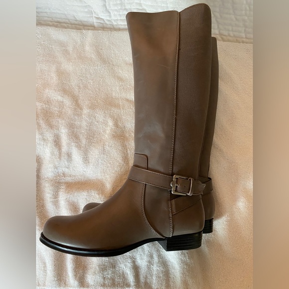 Isaac Mizrahi sz 7 HTF TAUPE leather stretch riding boots- never worn - Picture 3 of 13